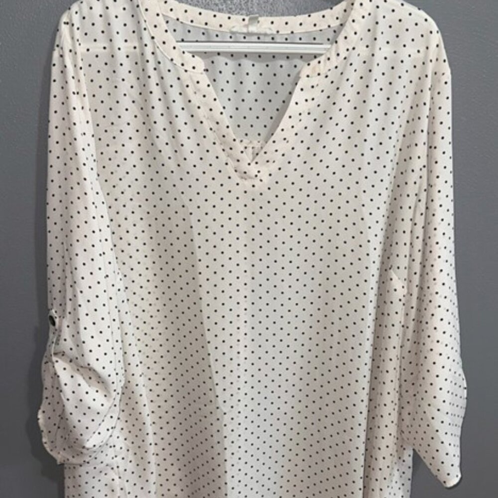3/4 Sleeve, V-Neck, Polka-Dot, Flowly Top